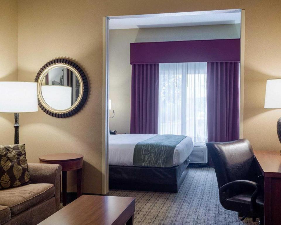 Comfort Suites Starkville Bagian luar foto