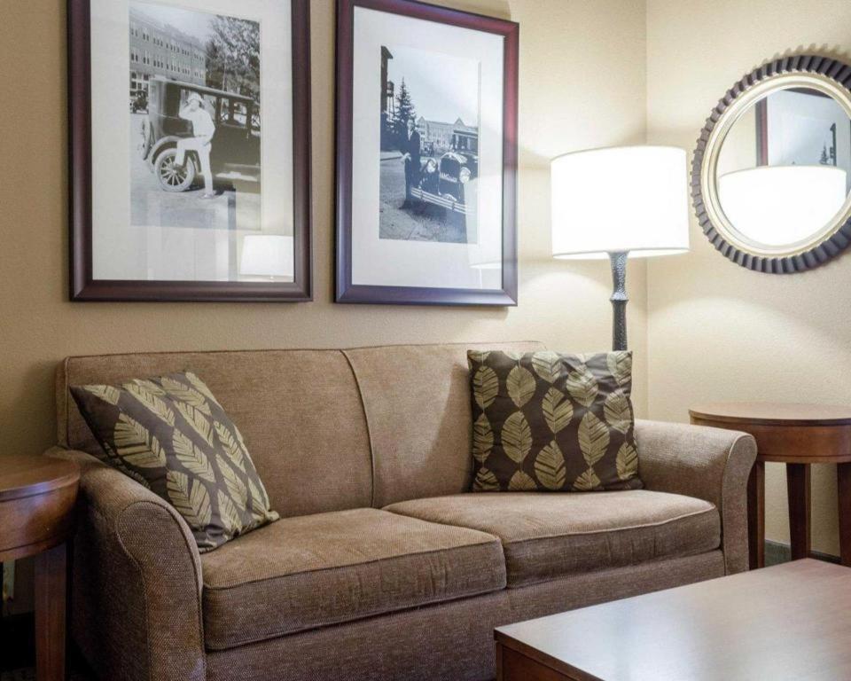 Comfort Suites Starkville Bagian luar foto