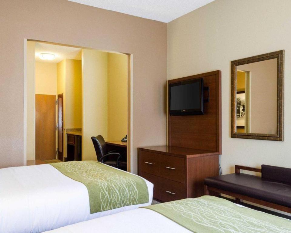 Comfort Suites Starkville Bagian luar foto