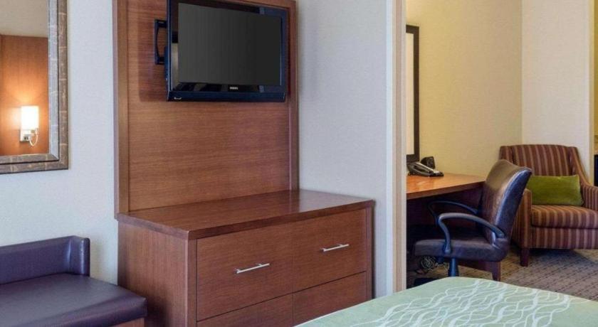 Comfort Suites Starkville Bagian luar foto