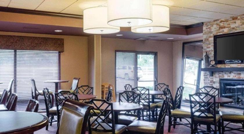 Comfort Suites Starkville Bagian luar foto