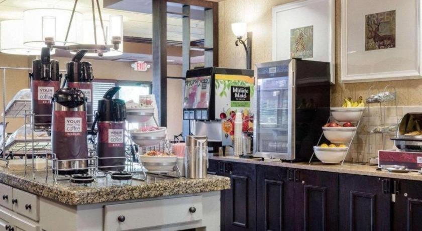 Comfort Suites Starkville Bagian luar foto