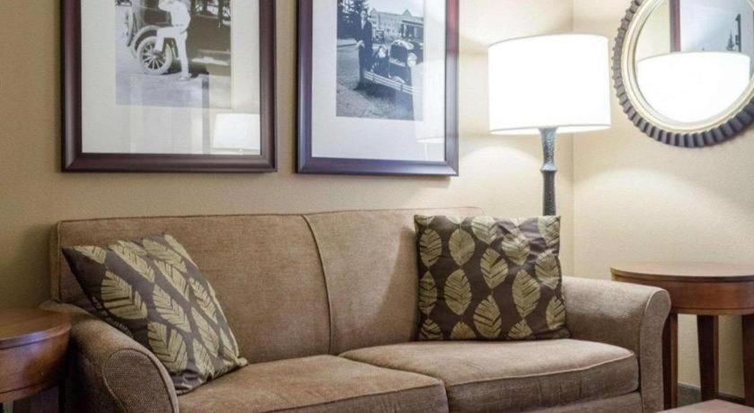 Comfort Suites Starkville Bagian luar foto