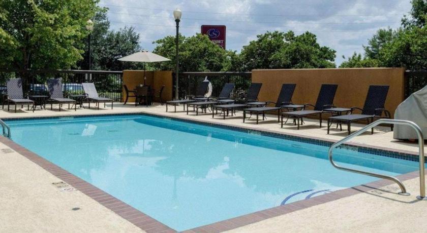 Comfort Suites Starkville Bagian luar foto