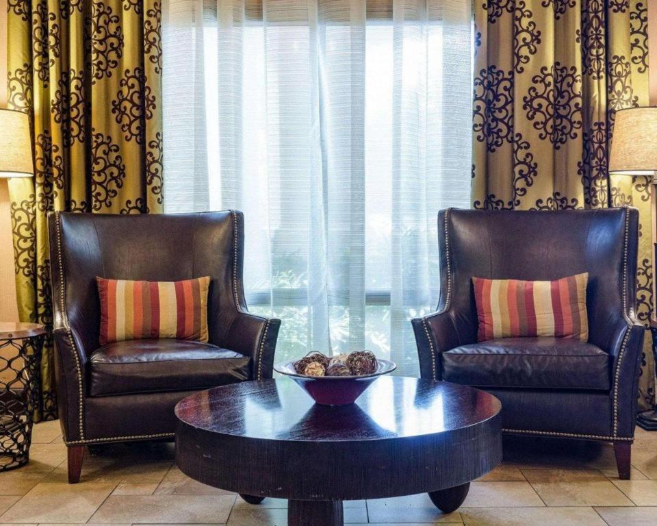 Comfort Suites Starkville Bagian luar foto