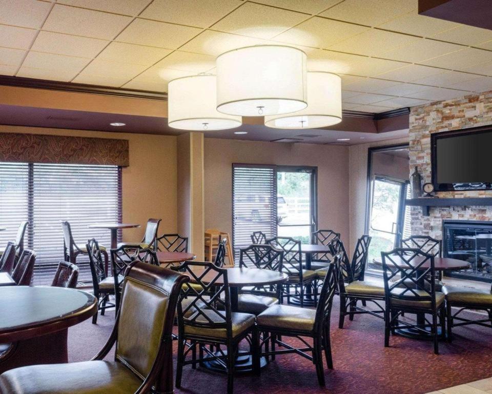 Comfort Suites Starkville Bagian luar foto